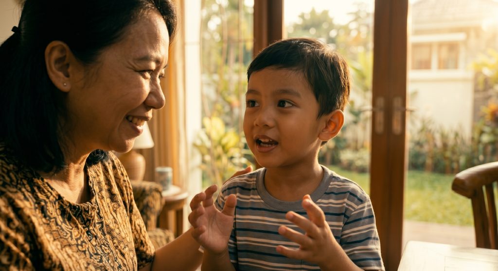 Cara Mengoreksi Kesalahan Grammar Anak Tanpa Menjatuhkan Mentalnya